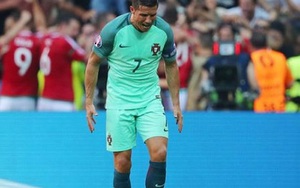 QUAY CHẬM: Ronaldo PHÁT ĐIÊN khi Bồ Đào Nha thủng lưới bàn thứ 3